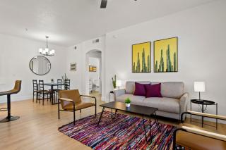 CozySuites Glendale by the stadium with pool 15 - Glendale - 9
