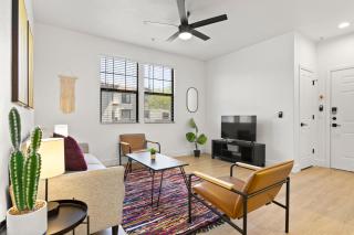 CozySuites Glendale by the stadium with pool 15 - Glendale - 8