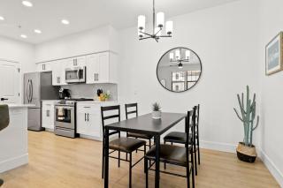 CozySuites Glendale by the stadium with pool 15 - Glendale - 4