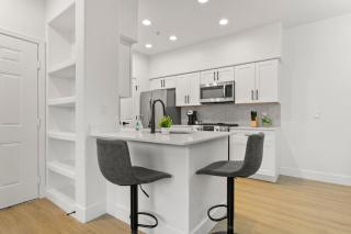 CozySuites Glendale by the stadium with pool 15 - Glendale - 1