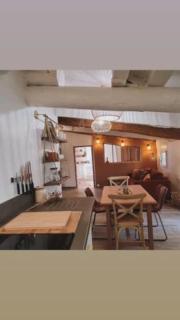 Appartement avec terrasse en centre-ville - LʼIsle-sur-la-Sorgue - 2