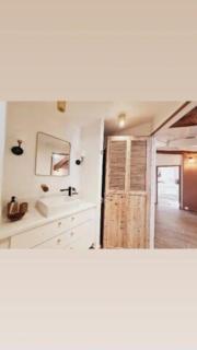 Appartement avec terrasse en centre-ville - LʼIsle-sur-la-Sorgue - 1