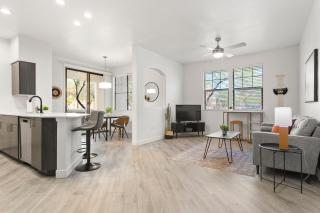 CozySuites Glendale by the stadium with pool 17 - Glendale - 7