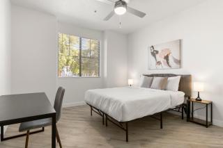 CozySuites Glendale by the stadium with pool 17 - Glendale - 5