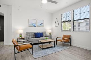 CozySuites Glendale by the stadium with pool 12 - Glendale - 0