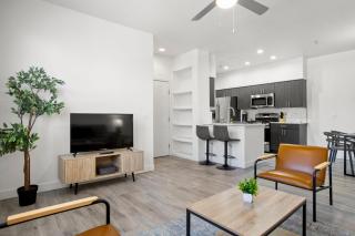 CozySuites Glendale by the stadium with pool 12 - Glendale - 8