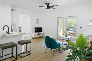 TWO CozySuites Glendale by the stadium with pool 4 & 18 - Glendale - 1