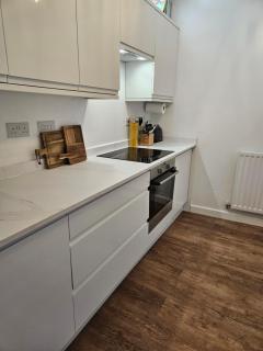 Perfect Penarth location with HOTTUB - sleeps 4 - 3