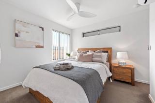 Stylish & Superb! 2Bed/2Bath/1Car~ Walk to CBD - Brisbane - 3
