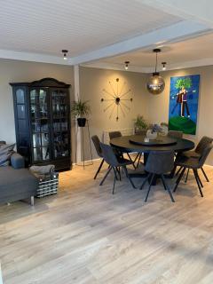 4 Bed House Sleeps 8 -Car Barbecue Balcony - 7