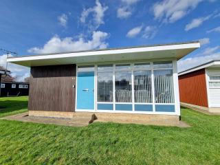 67 Broadside Holiday Chalet near Broads & Beaches - 1