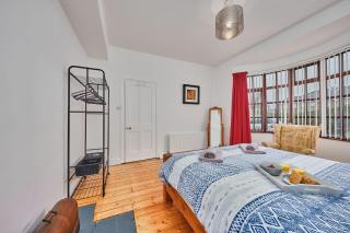 Portrush By The Tee - 6