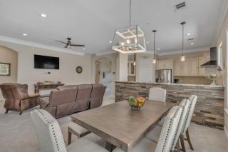 Charming 2 Story Retreat home - Dickinson - 1