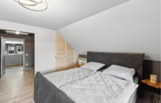 Luxusvilla Mit Kegelbahn - - 2