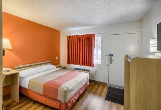 Motel 6-Everett, WA - South - Wintermutes Corner - 1