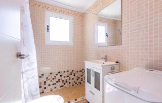 Beautiful Apartment In Torrevieja - Torrevieja - 9
