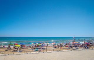 Beautiful Apartment In Torrevieja - Torrevieja - 8