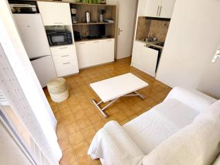 Appartement T3 avec Parking, Piscine, Tennis et Wi-Fi - À 200m des Plages et Commerces - FR-1-316-304 - Six-Fours-les-Plages - 0