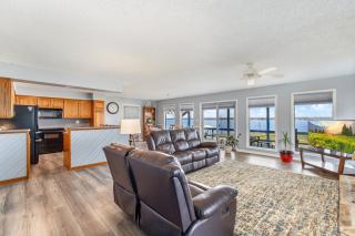 Lakeside Home w/ Private Dock & Covered Garage - Grove - 4