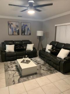 Most Desirable Miami Area Delux Home - Miami Gardens - 9