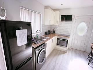 Entire 3-Bedroom Home in Oldham - Guest house - 7