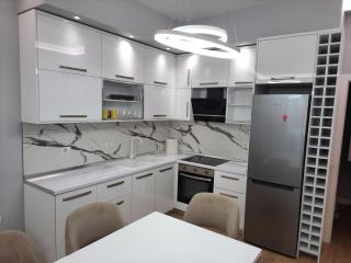 Marco's Spacious Apartment - Tirana - 0