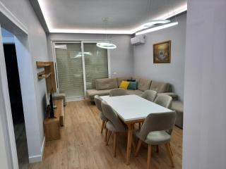 Marco's Spacious Apartment - Tirana - 7