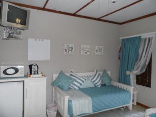 A Cherry Lane Self Catering and B&B - 7
