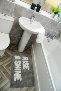 Delightful 2 bed town centre house, sleeps 4 - 9