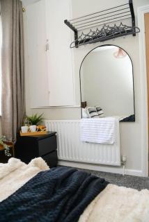 Delightful 2 bed town centre house, sleeps 4 - 5