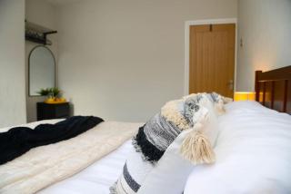 Delightful 2 bed town centre house, sleeps 4 - 3