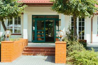 Hotel Pod Sosnami - 1