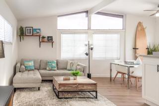 Cozy 2BR Oasis Unit w King Bed & EV Friendly - Steps Away to the Beach - Newport Beach - 9