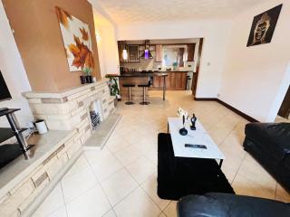 The European 3 Bedroom House By AltoLuxoExperience Short Lets & Serviced Accommodation With Free Parking - Bristol - 3