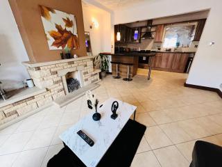 The European 3 Bedroom House By AltoLuxoExperience Short Lets & Serviced Accommodation With Free Parking - Bristol - 9