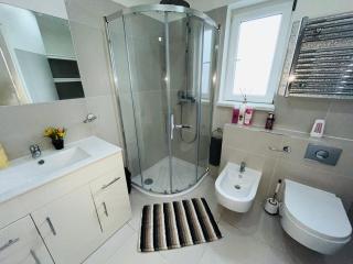 The Studio Serviced Apartment By AltoLuxoExperience Short Lets & Serviced Accommodation With Free Wifi - Bristol - 4