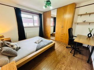 The Portuguese 3 Bedroom House & Studio By AltoLuxoExperience Short Lets & Serviced Accommodation With Free Parking - Bristol - 7