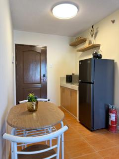 Resort-inspired Condo with Queen-size bed & 50-inch Smart TV - 8