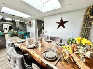 Unique & Pet Friendly Luxury Retreat With Hot Tub - 0