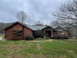 Deluxe Parkland Cabin - Pet and Motorcycle Friendly Home - Tellico Plains - 9