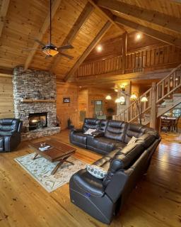 Deluxe Parkland Cabin - Pet and Motorcycle Friendly Home - Tellico Plains - 6