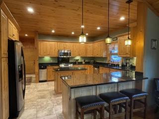 Deluxe Parkland Cabin - Pet and Motorcycle Friendly Home - Tellico Plains - 3