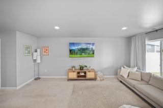 Contemporary Comfort in Quincy - Quincy - 4