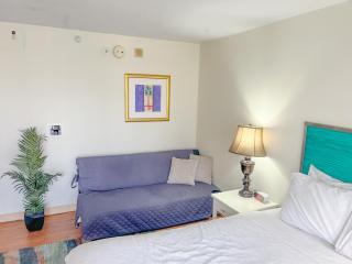 Homey Aqua Palms Studio condo - Honolulu - 5