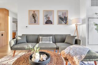 Prime NYC Waterfront Gem - 9