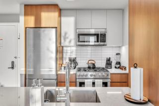 Prime NYC Waterfront Gem - 2