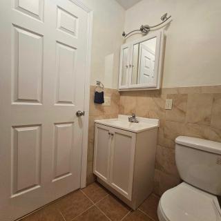 Travelers Long Stay with Private Bathroom Divine Villa and Resorts 5mins to EWR Airport and 4mins to Penn Station Newark, New York - Newark - 2