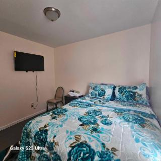 Room K Divine Villa and Resorts 5mins to EWR Airport and 4mins to Penn Station Newark, New York - Newark - 1