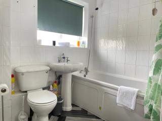 One-Bed House with Off-Street Parking - Birmingham - 4