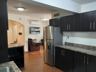 Casa grande y centrica, 3 cuartos y 2 baños - 1